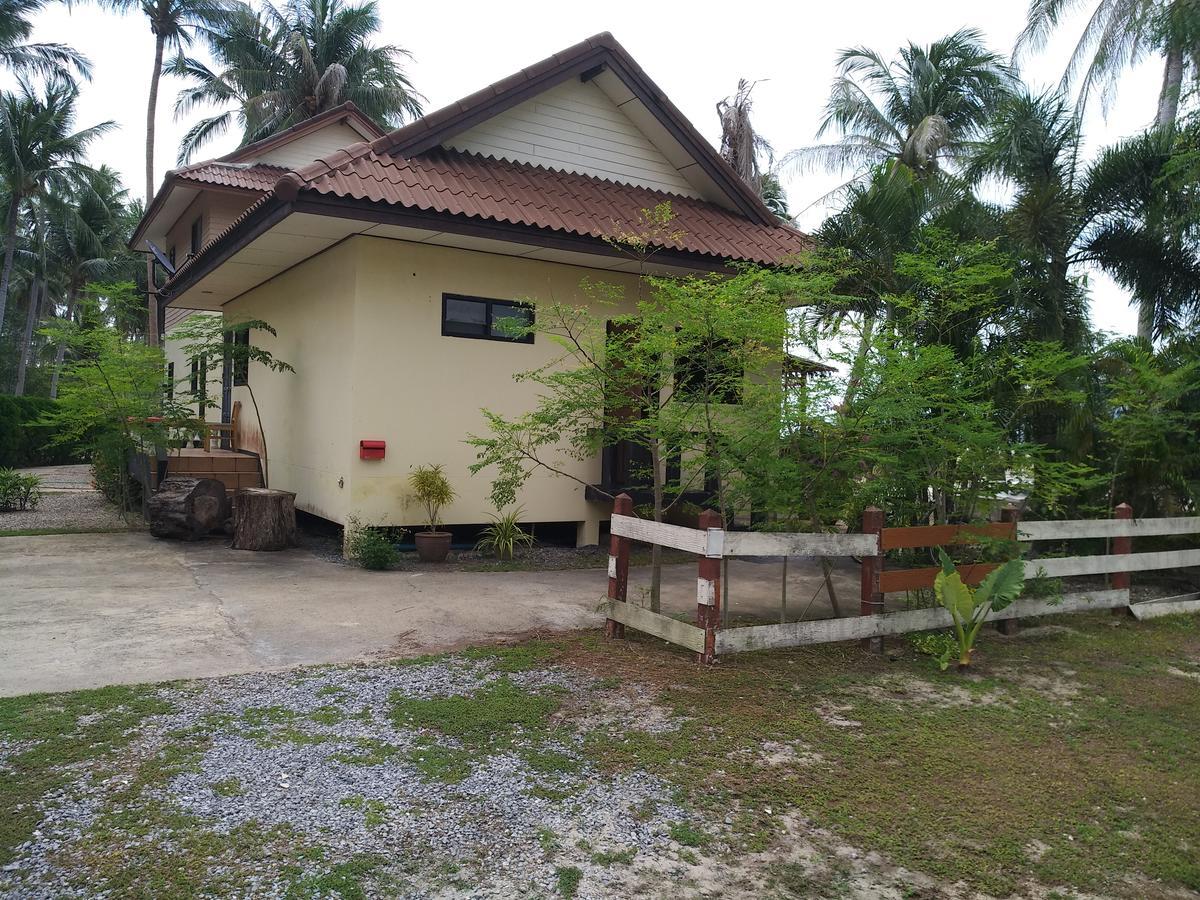 Right On The Beach House Villa Taling Ngam  Exterior photo