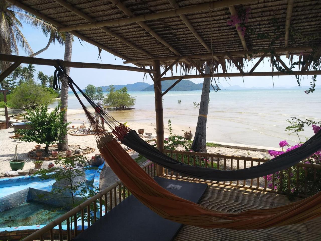 Right On The Beach House Villa Taling Ngam  Exterior photo